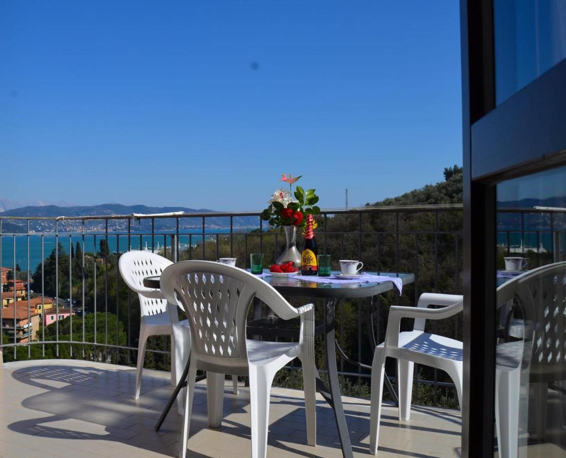 Апартаменты Wonderful Sea View - Terrace And Parking Феццано Экстерьер фото