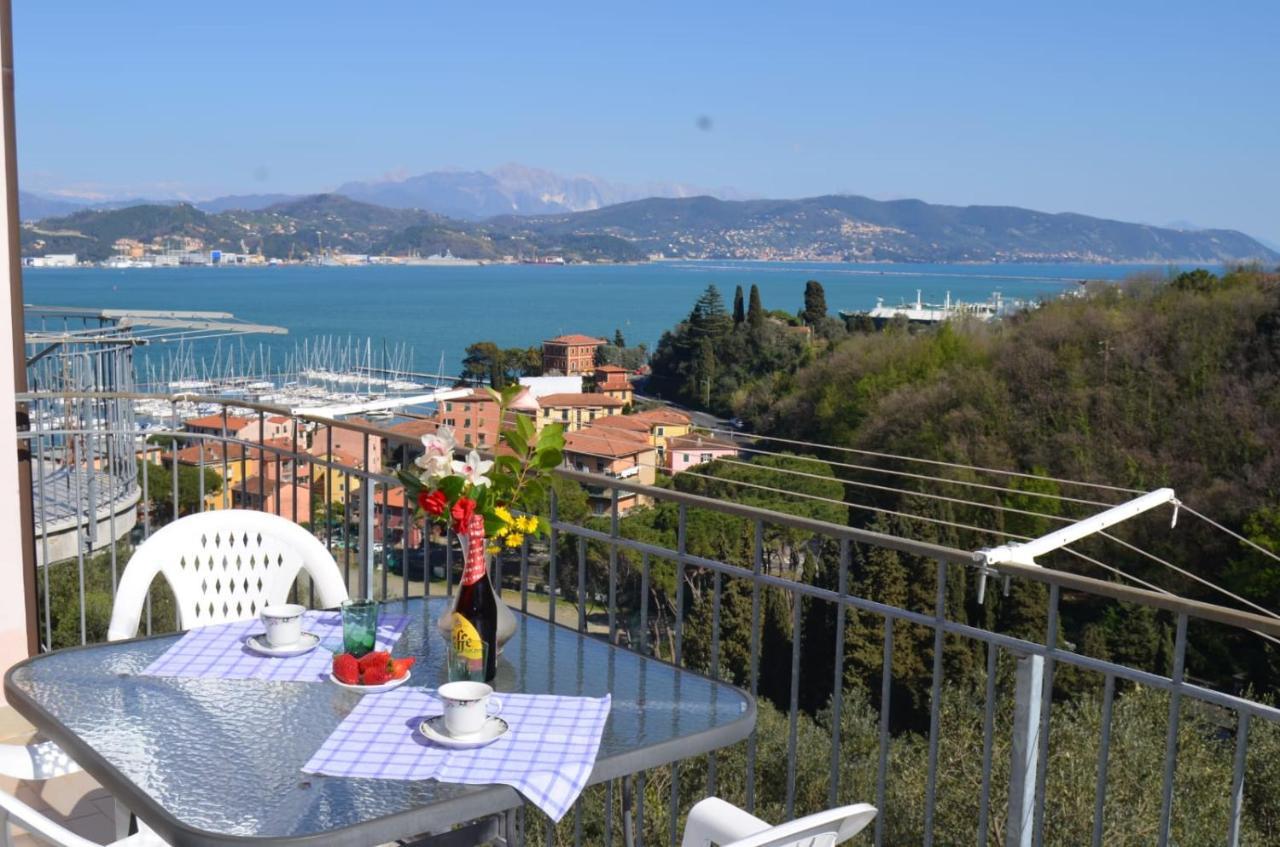 Апартаменты Wonderful Sea View - Terrace And Parking Феццано Экстерьер фото